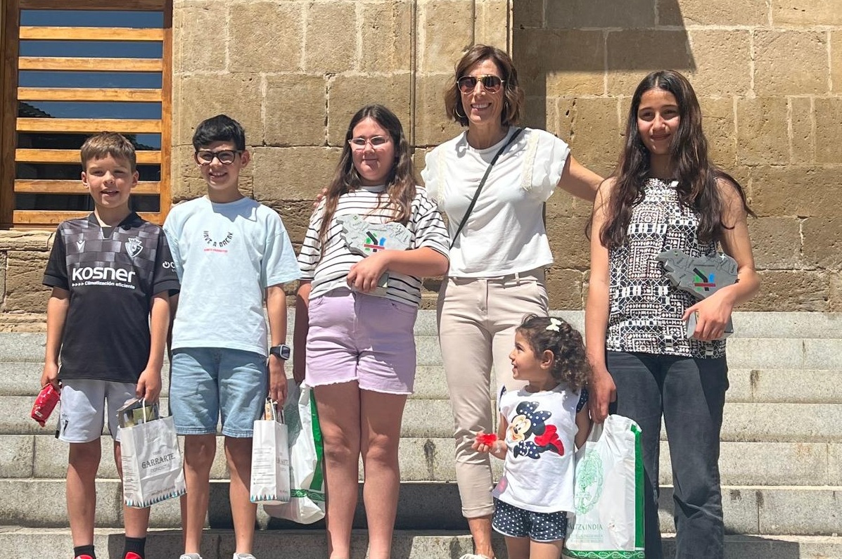 Premios 18º Certamen de relato corto en Euskera: “Erdialde”    Urtero Miranda Argan ipuin lehiaketa ospatzen da. Aurten Santakarako 4 irakaslek irabazi dute saria .